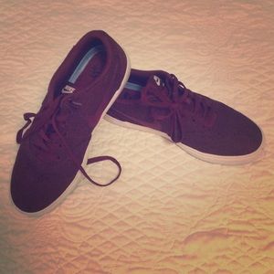 Burgandy women’s Nike SB tennis shoes 8.5
